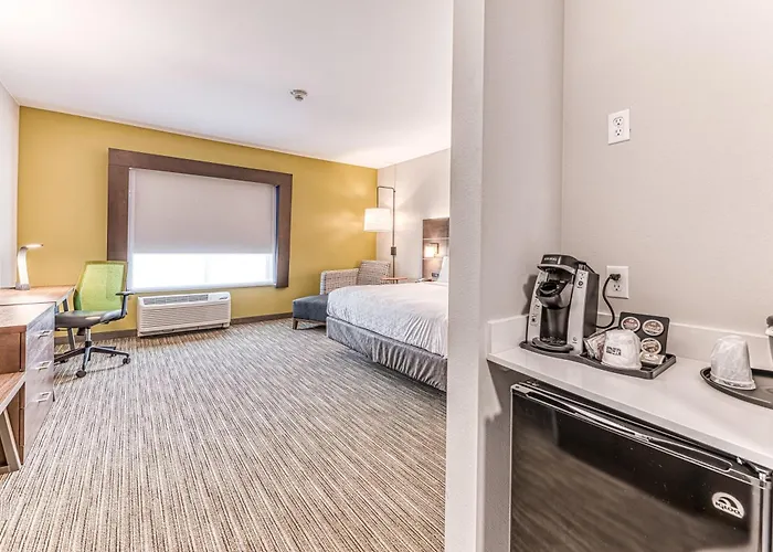 Отель Express & - By Ihg 3*