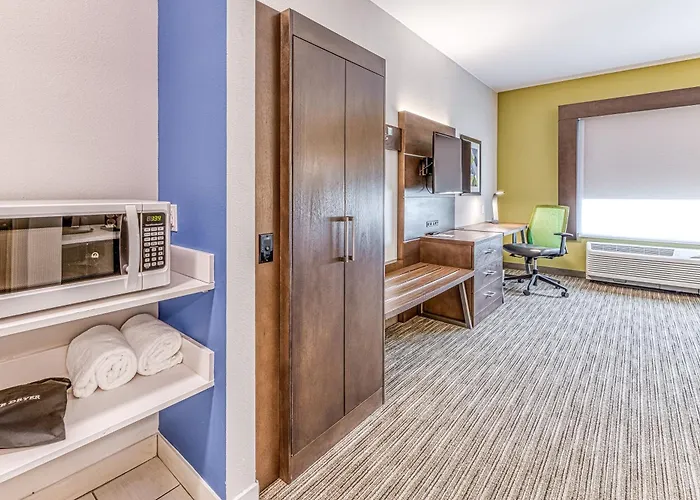 Express & - By Ihg Hotel 3*