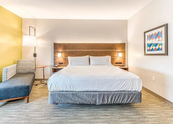 Express & - By Ihg Hotel 3*