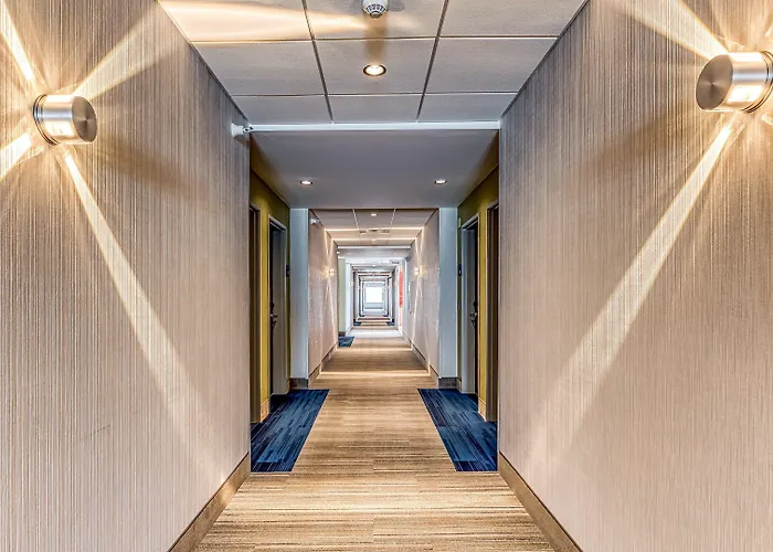 Express & - By Ihg Rantoul