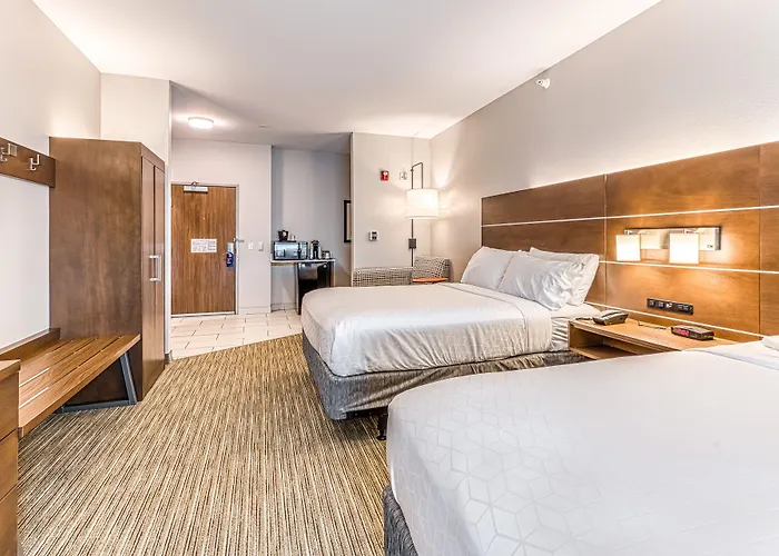 Отель Express & - By Ihg Rantoul