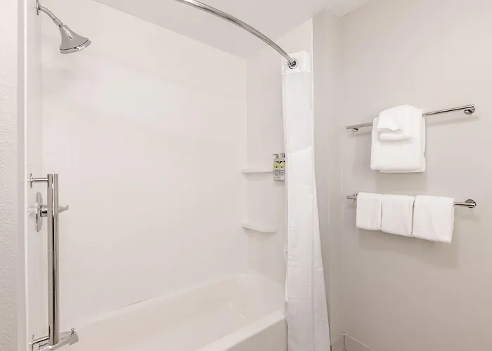 Express & - By Ihg Rantoul