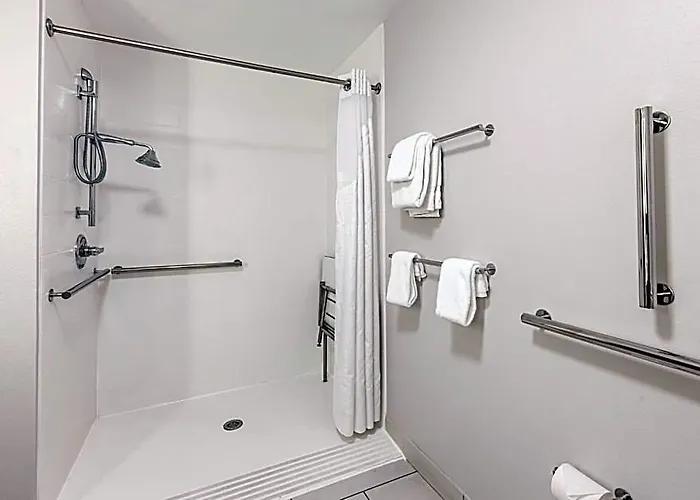 Express & - By Ihg Rantoul