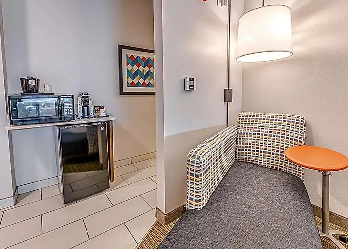 Hotel Express & - By Ihg Rantoul