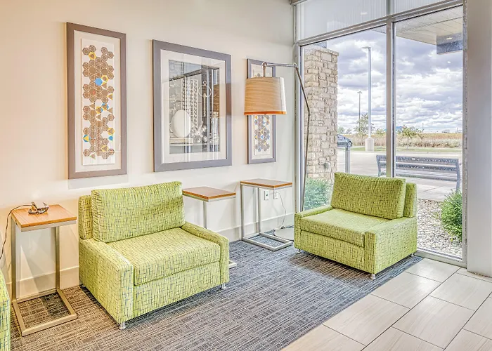 Express & - By Ihg Rantoul